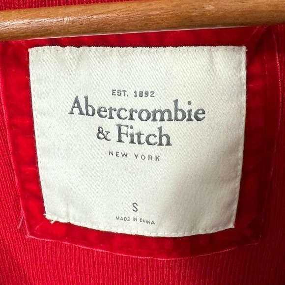 Abercrombie Cardigan Sweater Red V Neck Logo Patch Preppy Knit Small - Picture 9 of 11